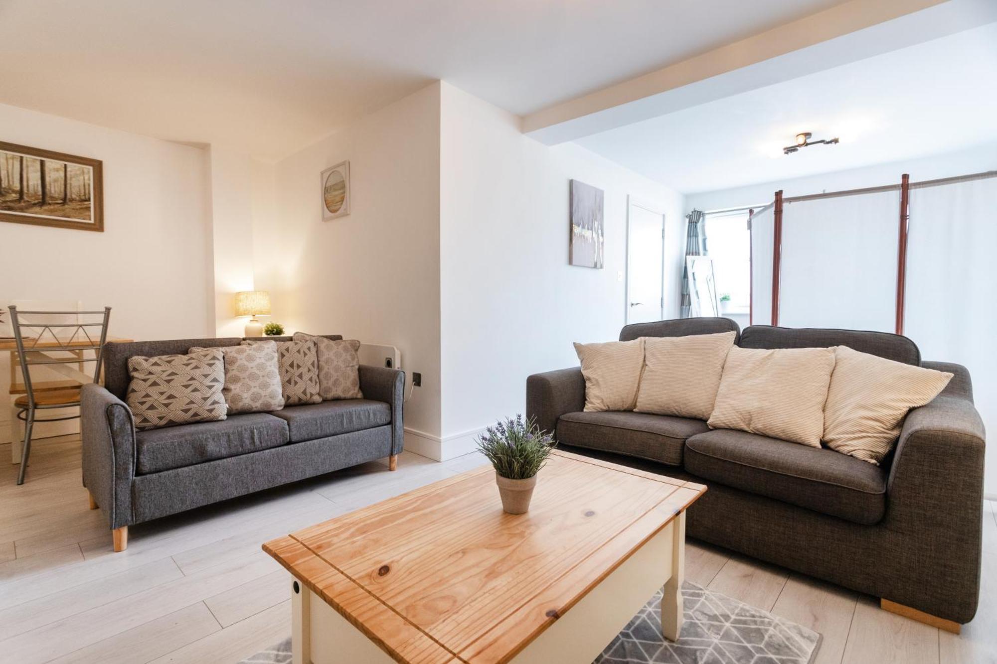 Apartment Commercial Road Location Wyvern Theatre