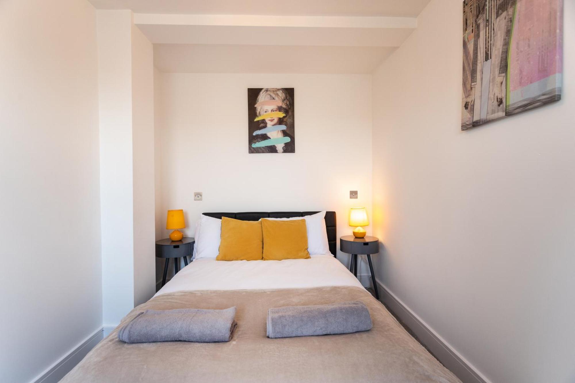 Apartment Commercial Road Location Wyvern Theatre *