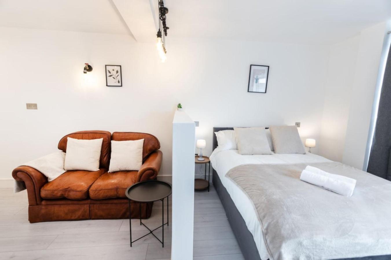Commercial Road Location Wyvern Theatre Apartment *