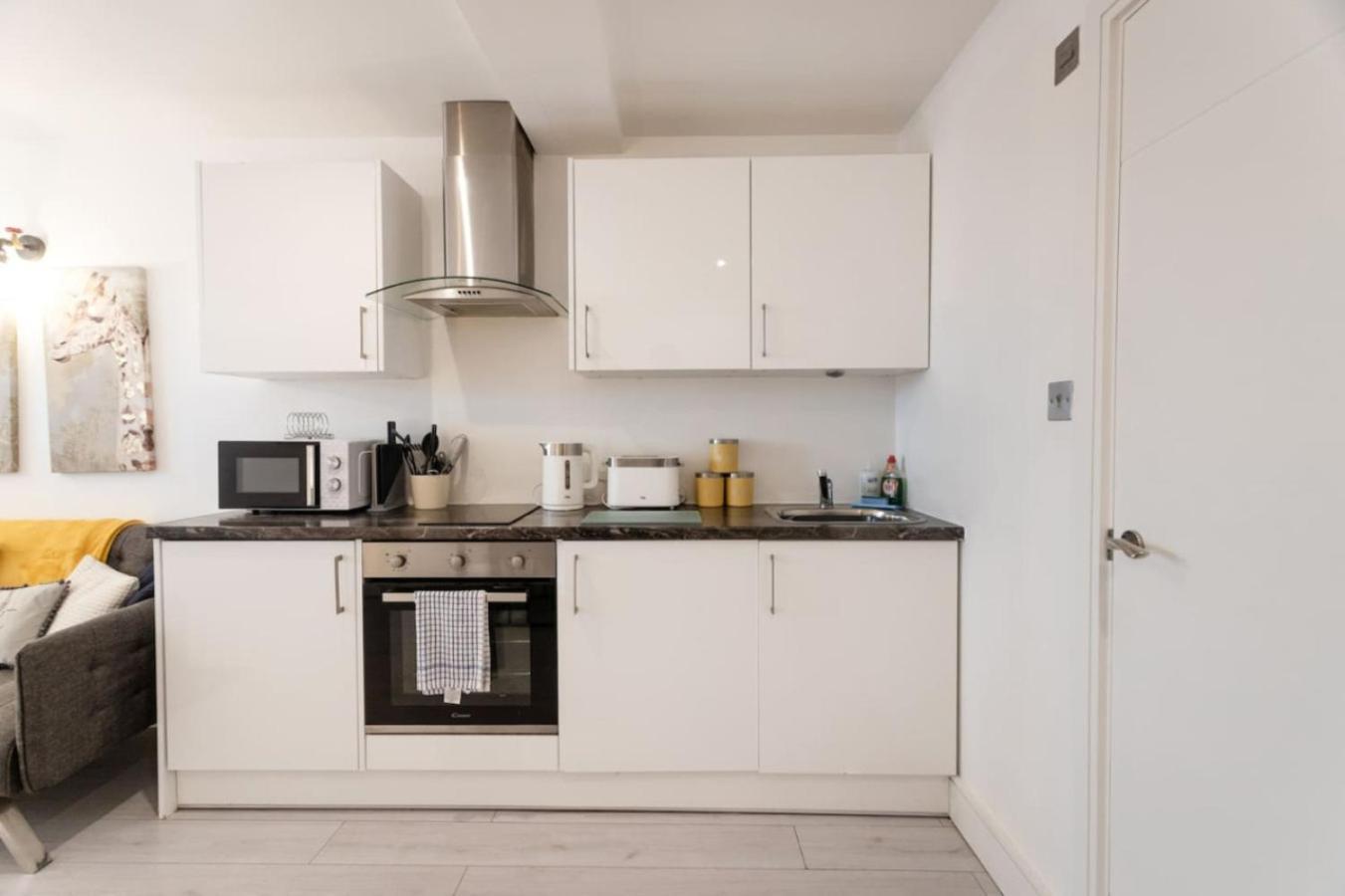 Apartment Commercial Road Location Wyvern Theatre