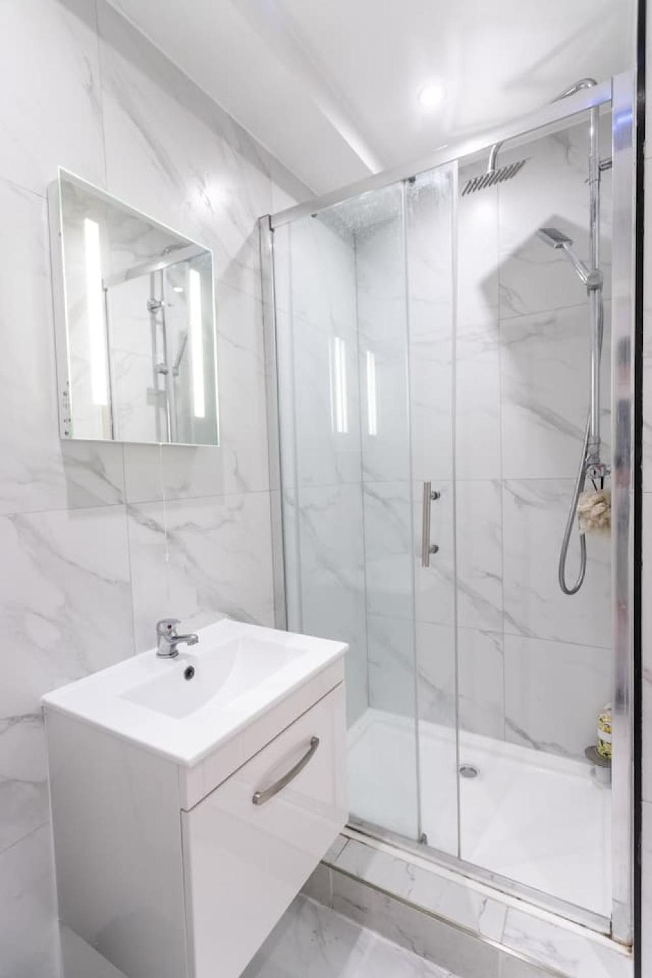 Commercial Road Location Wyvern Theatre Apartment *