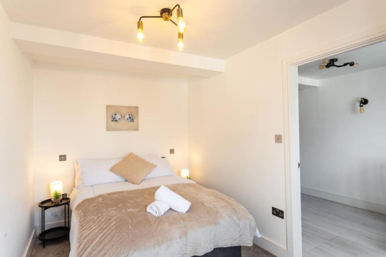 Commercial Road Location Wyvern Theatre Apartment *