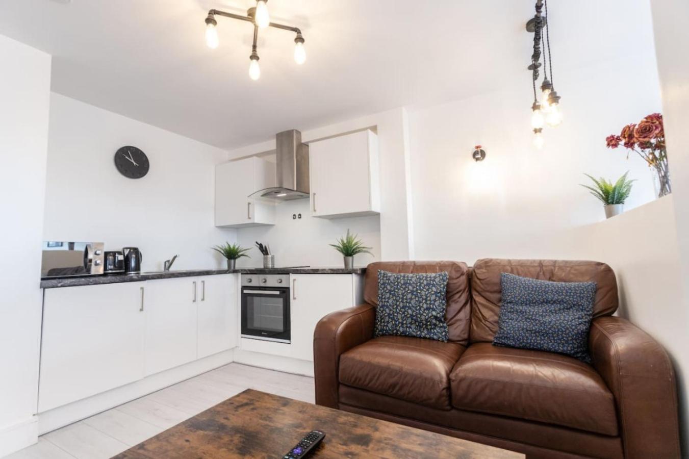 Apartment Commercial Road Location Wyvern Theatre *