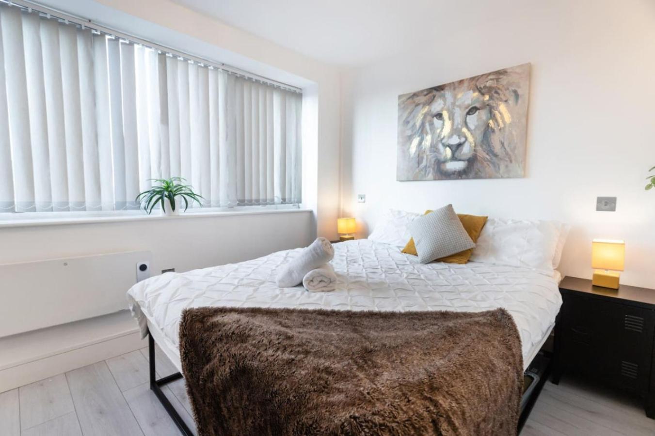 Apartment Commercial Road Location Wyvern Theatre *