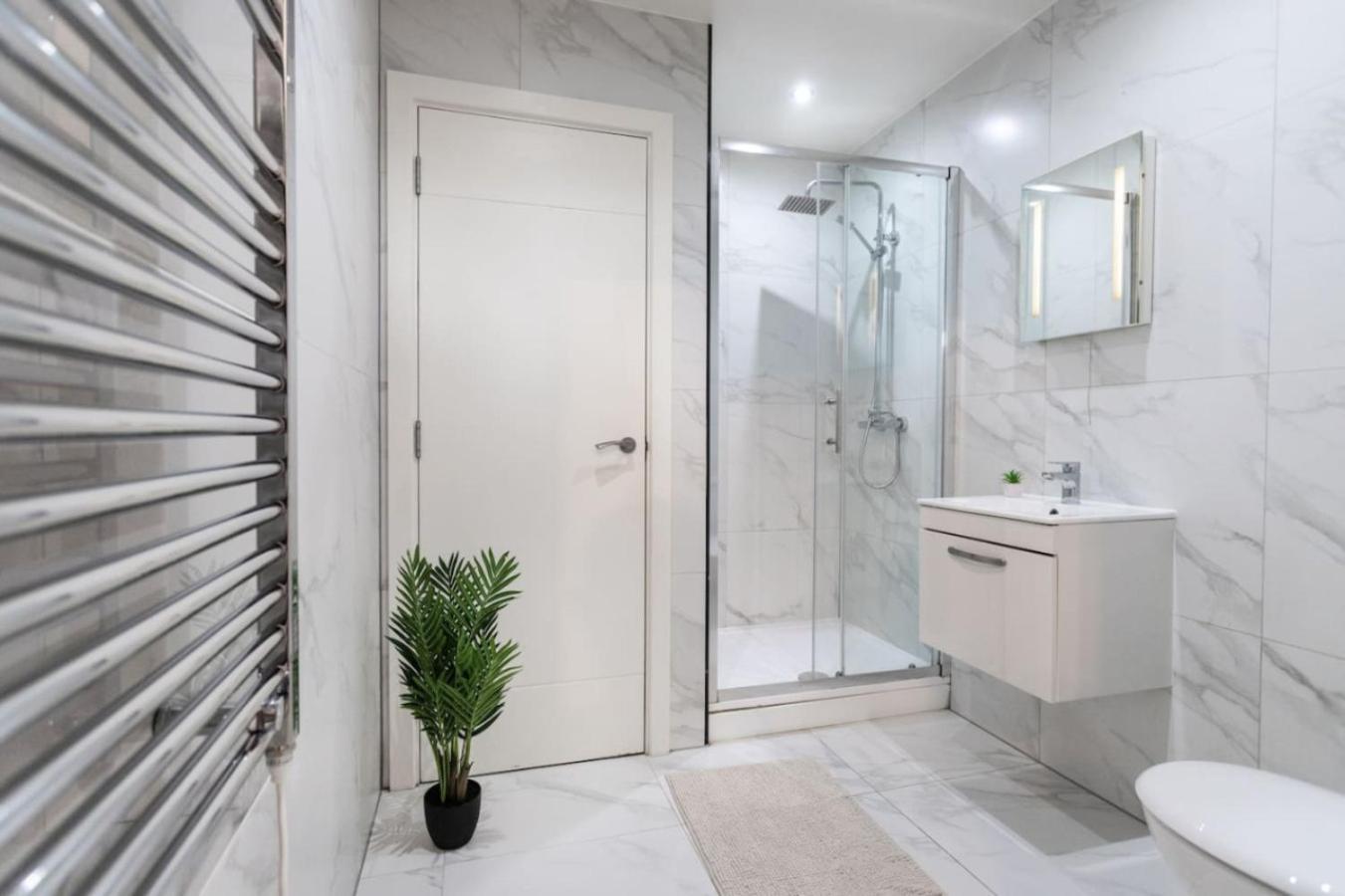 Commercial Road Location Wyvern Theatre Apartment *