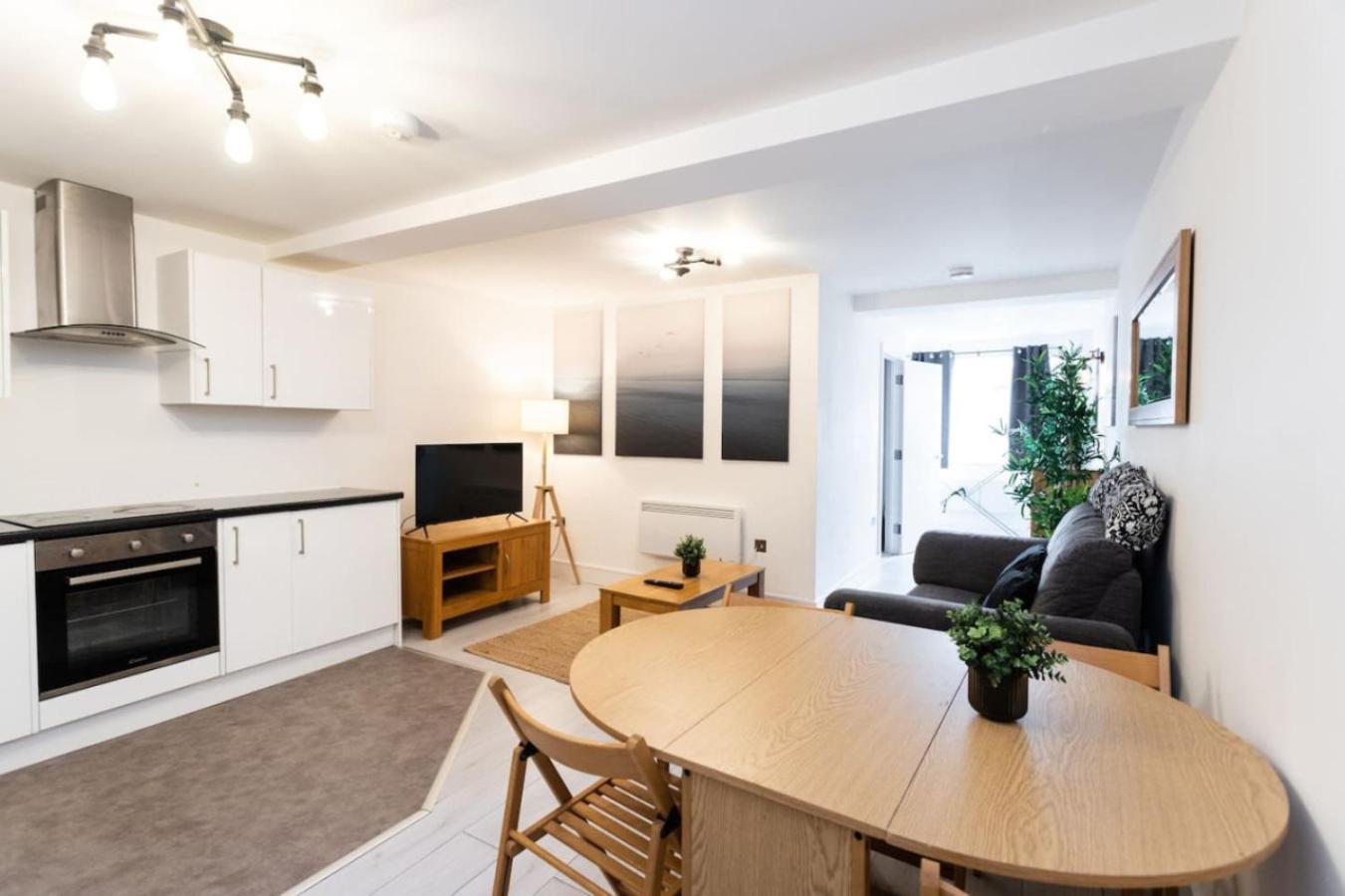 Commercial Road Location Wyvern Theatre Apartment Swindon
