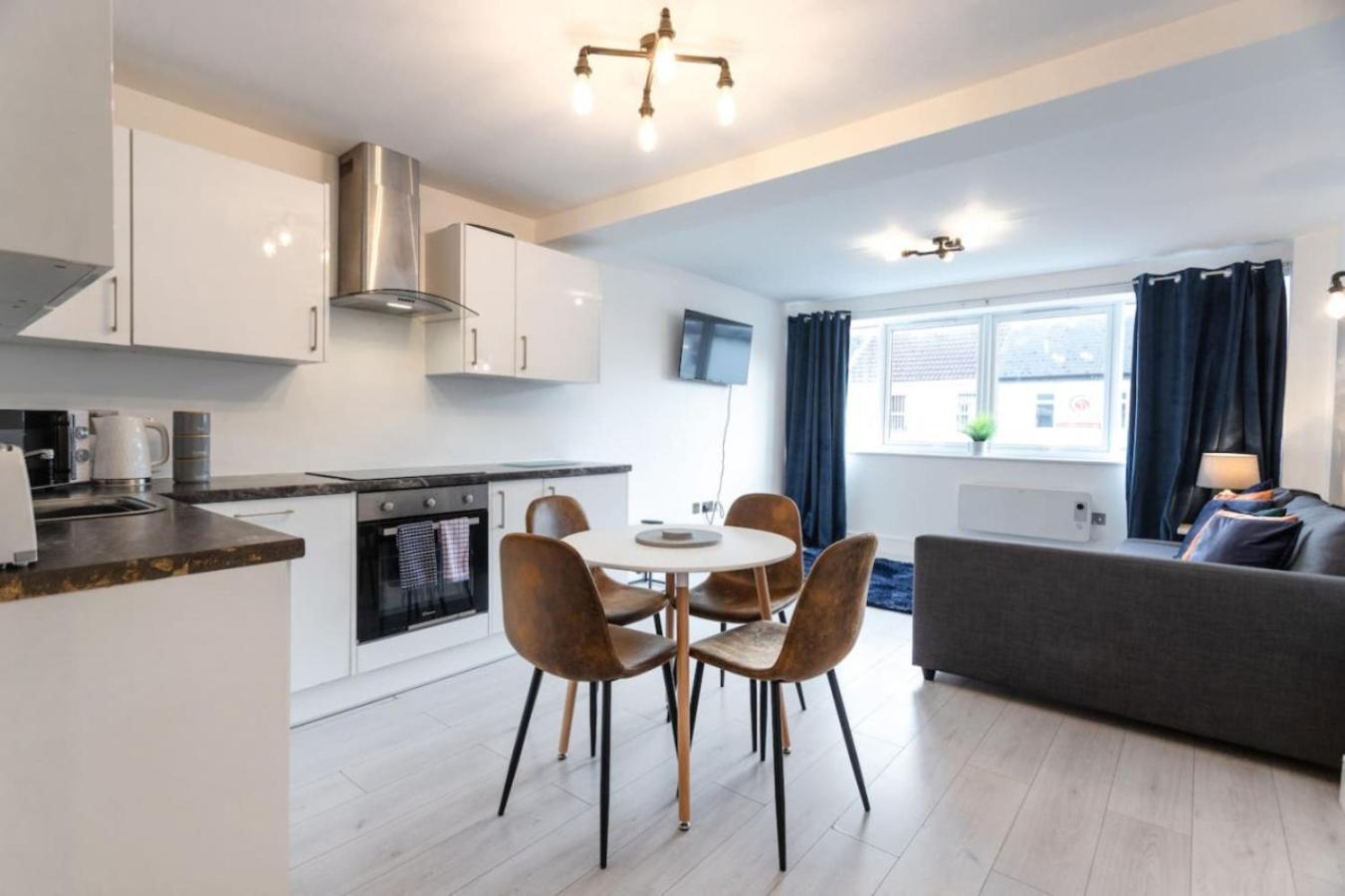 Apartment Commercial Road Location Wyvern Theatre *
