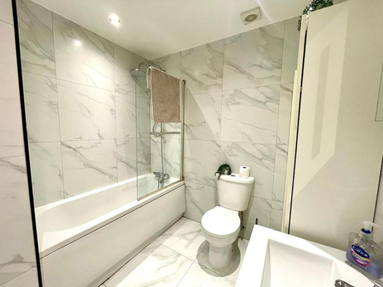Commercial Road Location Wyvern Theatre Apartment Swindon