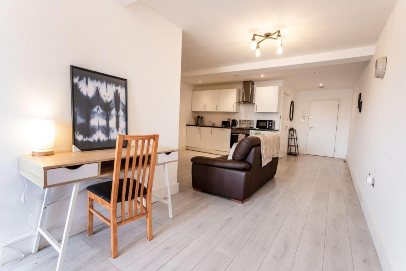 Commercial Road Location Wyvern Theatre Apartment *