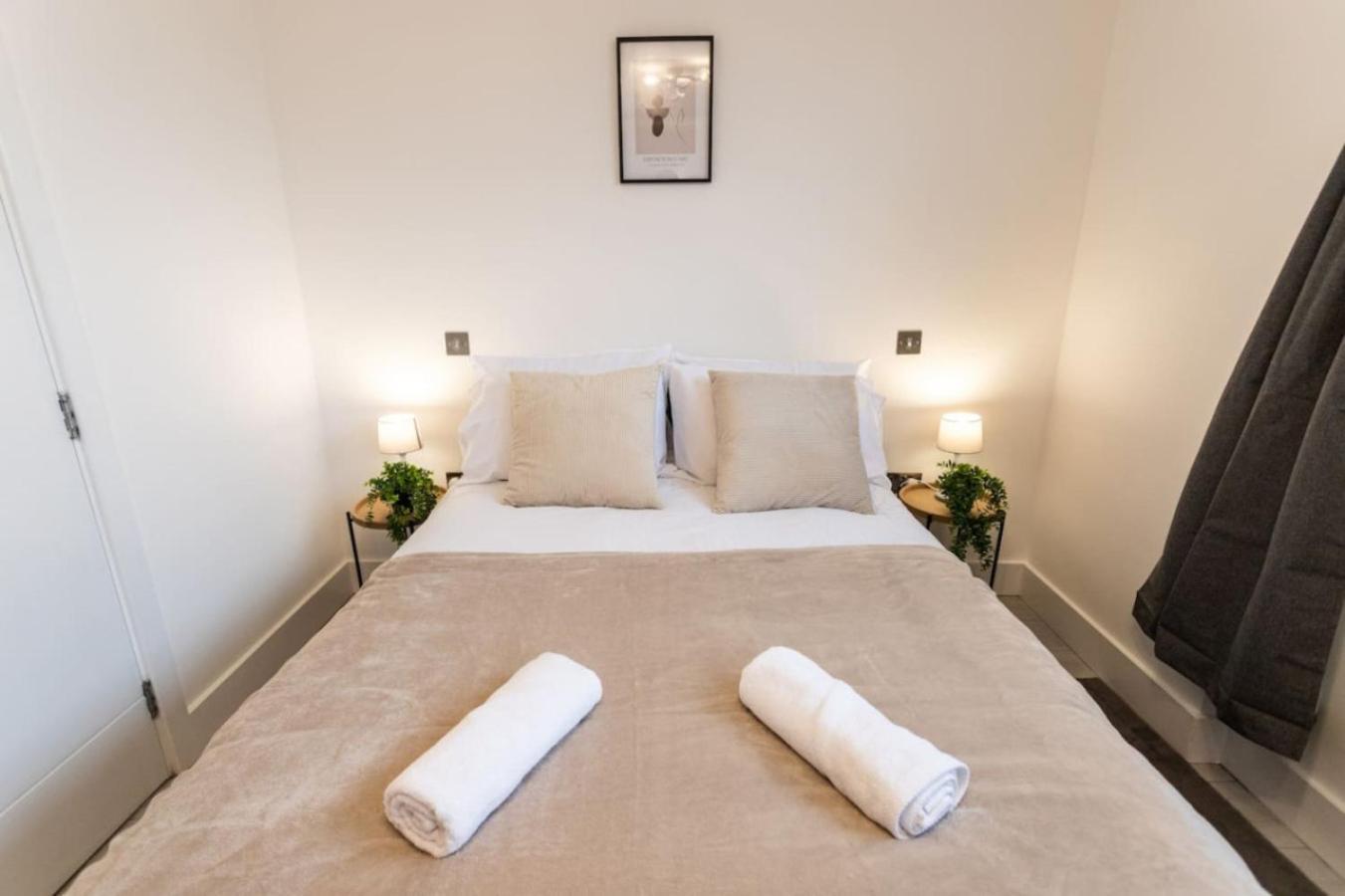 Commercial Road Location Wyvern Theatre Apartment Swindon