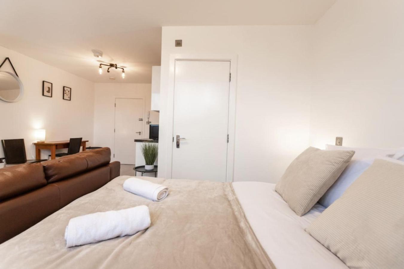 Commercial Road Location Wyvern Theatre Apartment *